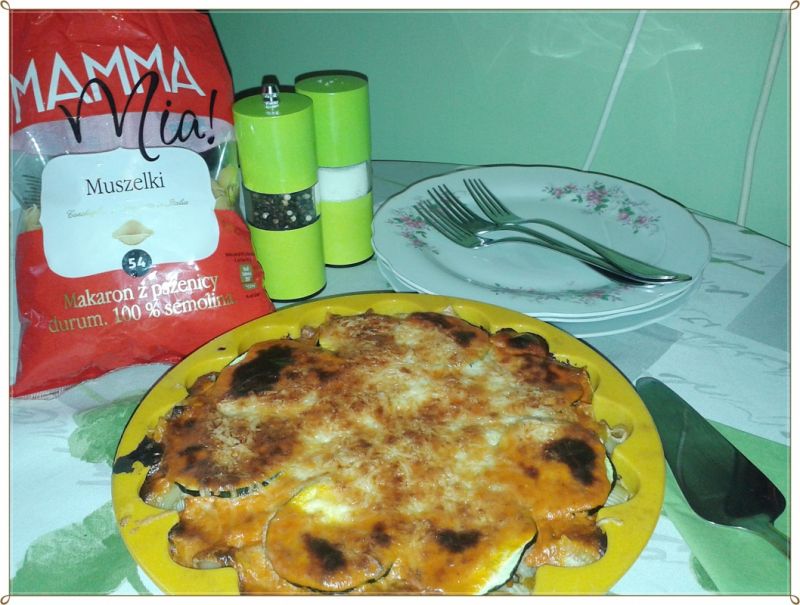 Makaronowa tarta z szynką i cukinią