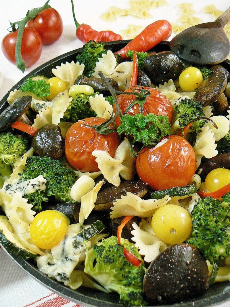 Makaronowa uczta z podgrzybkami i serem lazur 