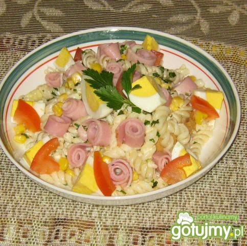 Makaronowa z jajkiem i ślimaczkami