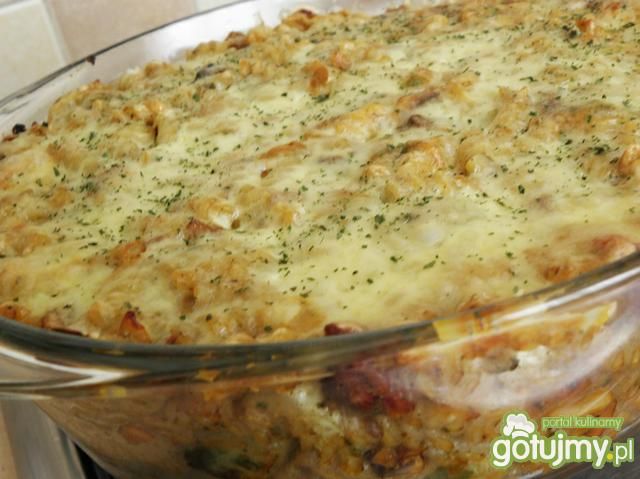 Makaronowa zapiekanka z brukselką. Makaronowa zapiekanka z brukselką.