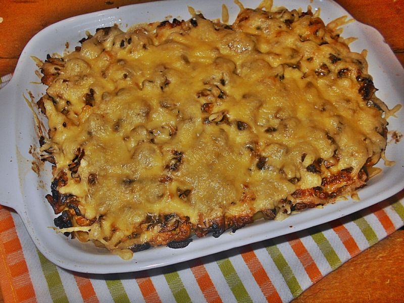 Makaronowa zapiekanka z mięsem i pieczarkami Makaronowa zapiekanka z mięsem i pieczarkami