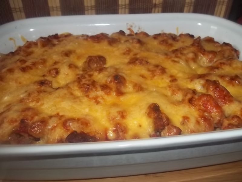 Makaronowa zapiekanka z mięsem mielonym