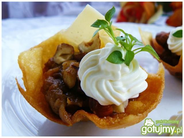 Makaronowe koszyczki z jabłkowym musem Makaronowe koszyczki z jabłkowym musem