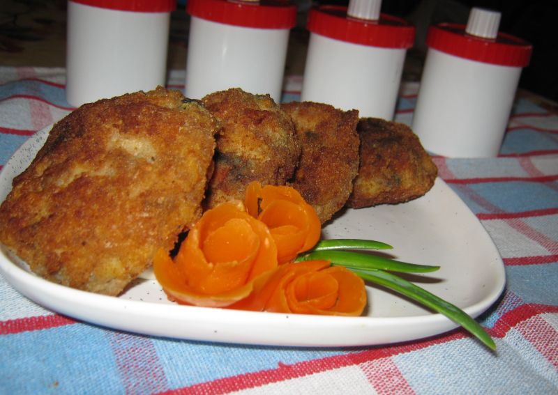 Makaronowe kotleciki z mięsem i pieczarkami Makaronowe kotleciki z mięsem i pieczarkami
