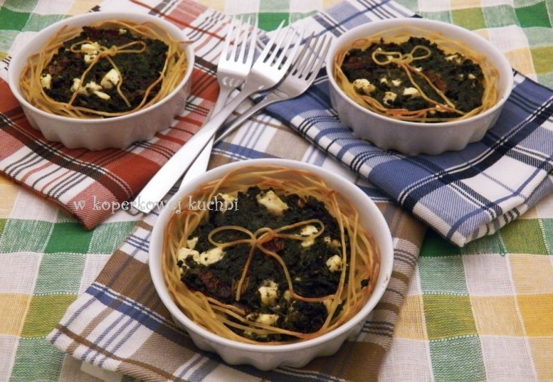 Makaronowe miseczki ze szpinakiem Makaronowe miseczki ze szpinakiem