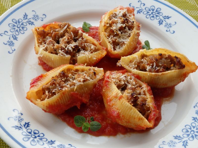 Makaronowe muszle z mięsem mielonym Makaronowe muszle z mięsem mielonym