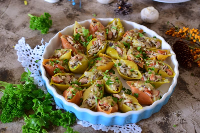 Makaronowe muszle z pieczarkami i serem Makaronowe muszle z pieczarkami i serem