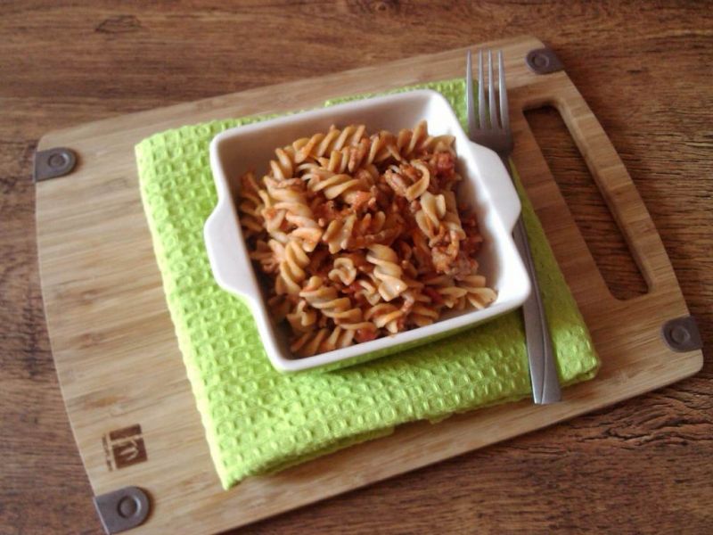 Makaronowe świderki w warzywno-mięsnym sosie  Makaronowe świderki w warzywno-mięsnym sosie