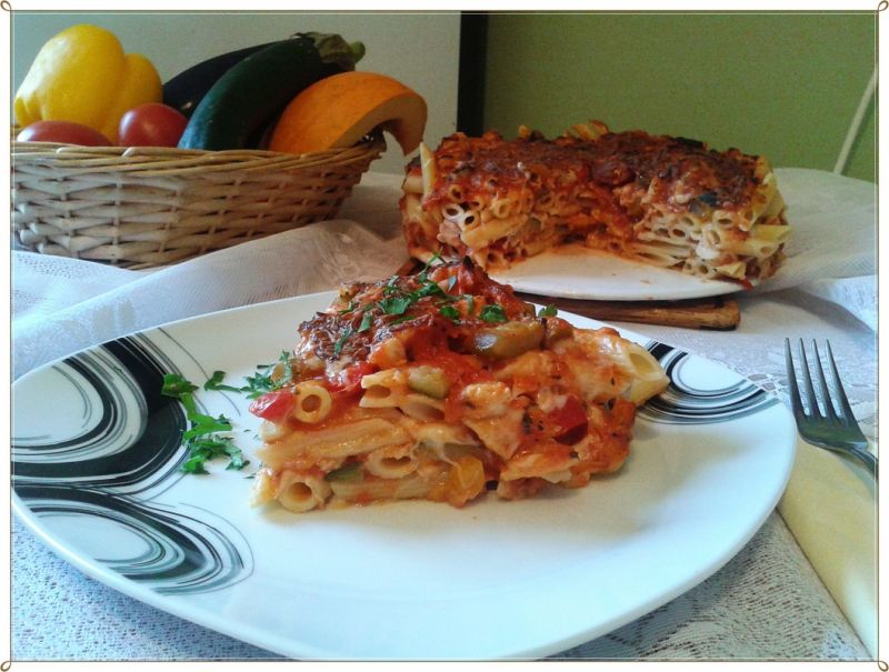 Makaronowy tort z banią i kurczakiem