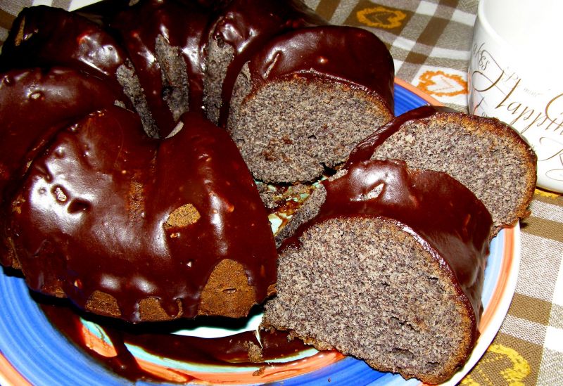 Makowa babka z pomarańczowo-czekoladową polewą Makowa babka z pomarańczowo-czekoladową polewą