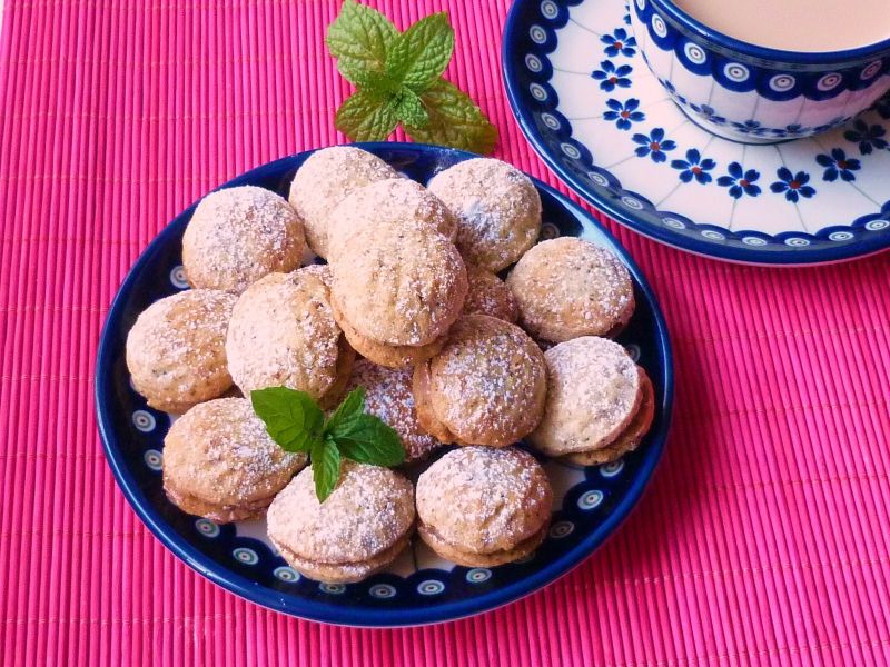 Makowe orzeszki z orzechowym kremem Makowe orzeszki z orzechowym kremem