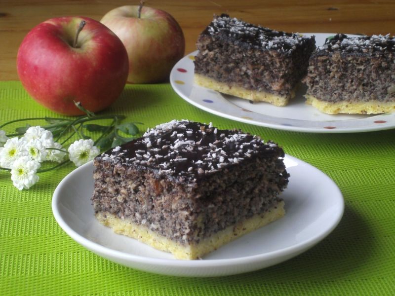Makowiec bakaliowy z jabłkami