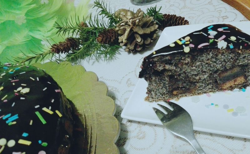 Makowiec świąteczny z kostką piernikową