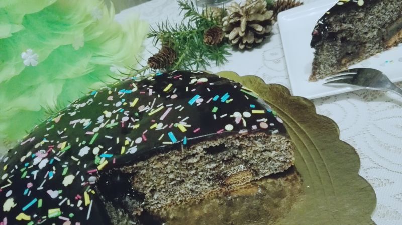 Makowiec świąteczny z kostką piernikową