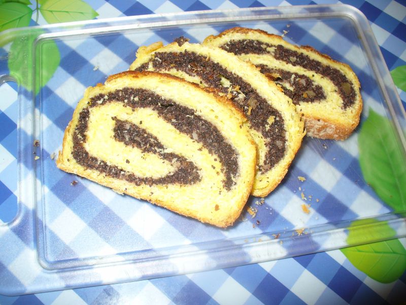 Makowiec świąteczny zwijany