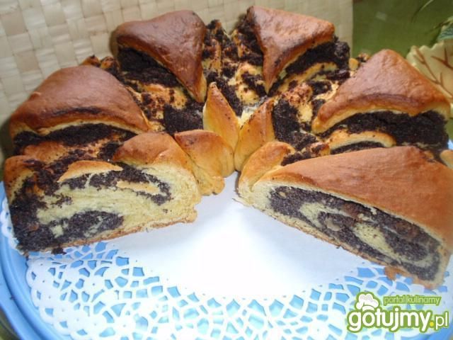 Makowiec w kształcie tortu