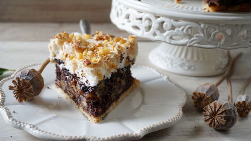 Makowiec z bezą na kruchym cieście