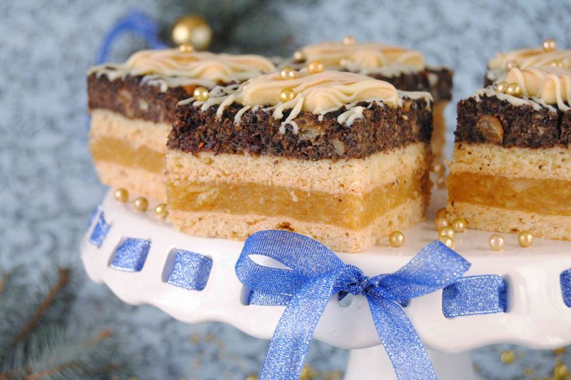 Makowiec z jabłkami