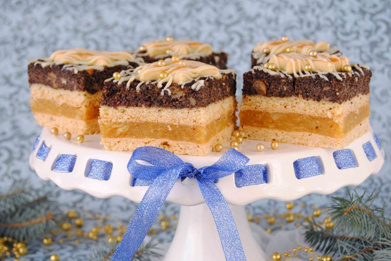 Makowiec z jabłkami