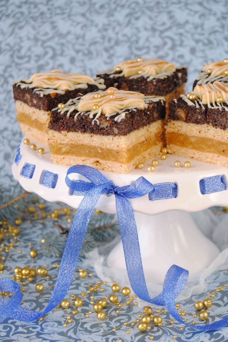 Makowiec z jabłkami