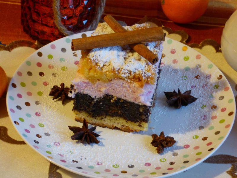 Makowiec z kolorową pianką  Makowiec z kolorową pianką