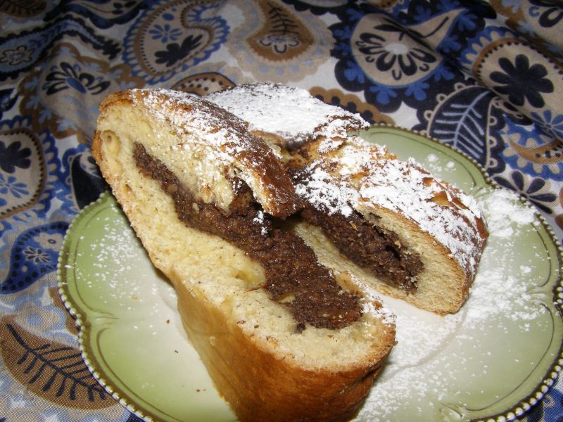 Makowiec z masy makowej i suchych drożdży