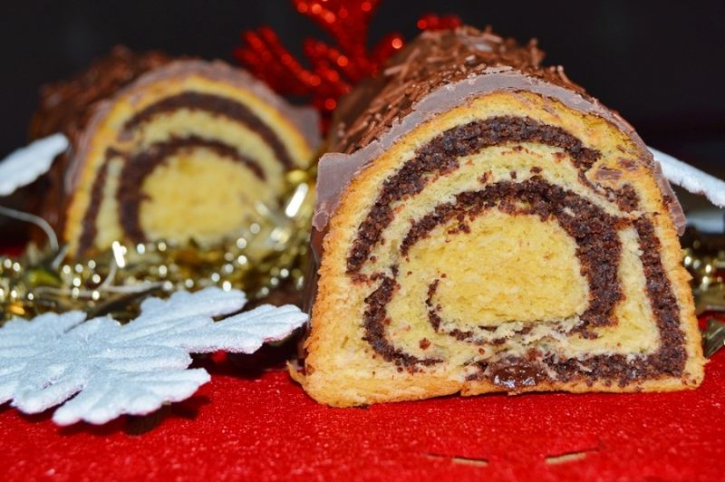 Makowiec zawijany z polewą czekoladową Makowiec zawijany z polewą czekoladową