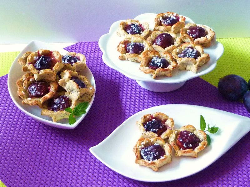 Makowo-migdałowe ciasteczka ze śliwkami