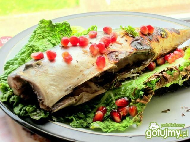 Makrela grillowana na liściach  Makrela grillowana na liściach