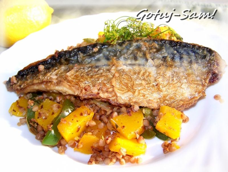 Makrela pieczona na dyni i papryce