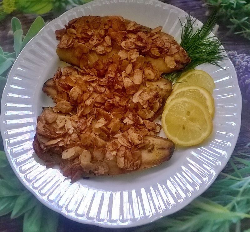 Makrela pod migdałową kruszonką