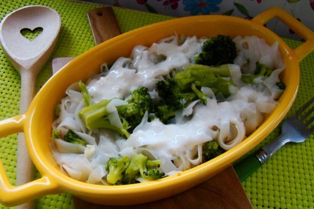 Makron ryżowy z brokułem  Makron ryżowy z brokułem