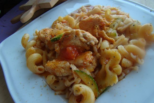 Makron z cukinią i kurczakiem