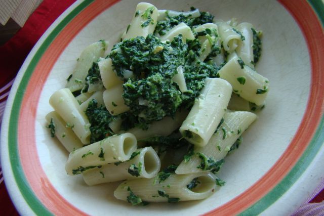 Makron z młodym szpinakiem