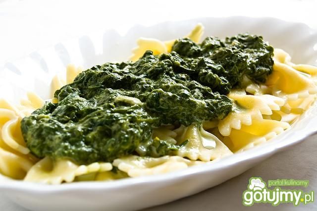 Makron z sosem szpinakowym