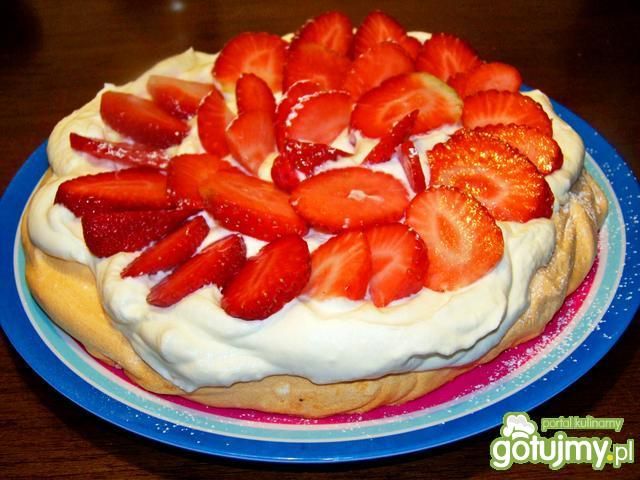 Mała pavlova z truskawkami Mała pavlova z truskawkami
