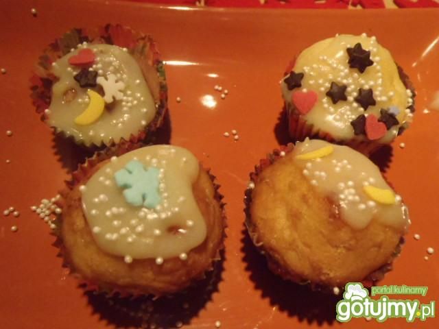 Małe babeczki z lukrem z mascarpone Małe babeczki z lukrem z mascarpone