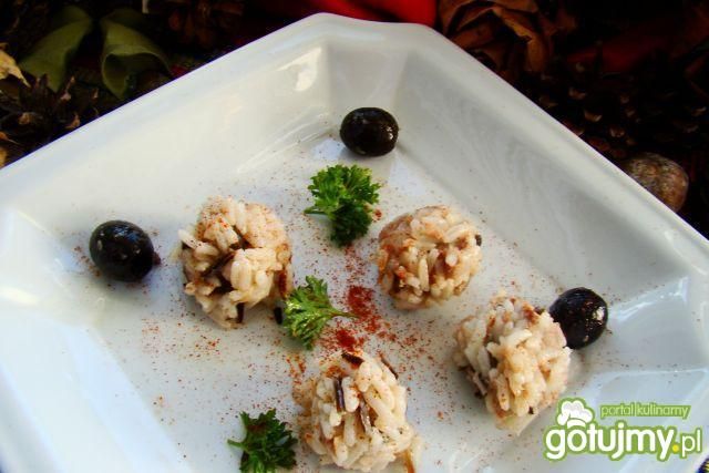 Małe dzikie kulki z tuńczykiem  Małe dzikie kulki z tuńczykiem