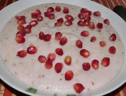 Malinowa kasza manna z granatem Malinowa kasza manna z granatem