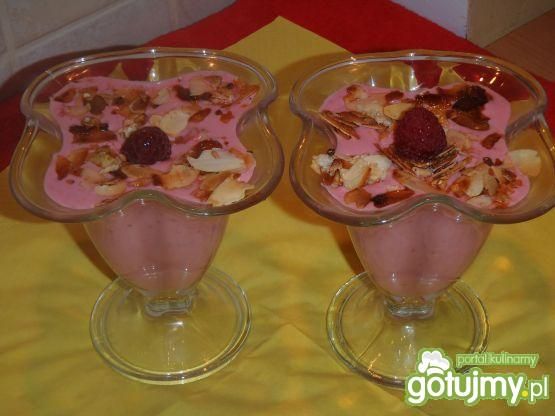 Malinowa pokusa z migdałami i kardamonem Malinowa pokusa z migdałami i kardamonem