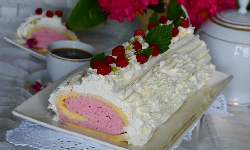 Malinowa rolada Malinowa rolada