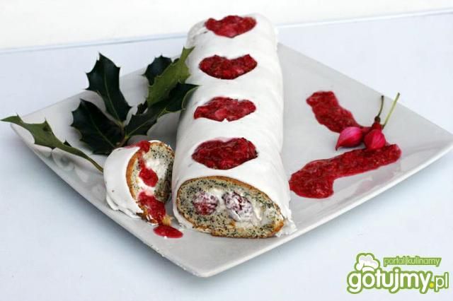 Malinowa rolada biszkoptowa.