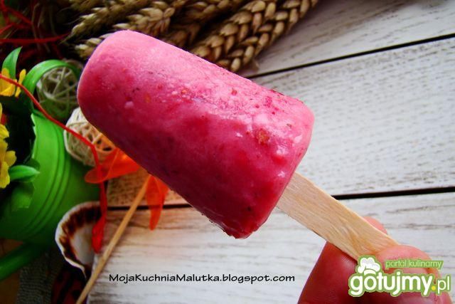 Malinowe lody na patyczku 