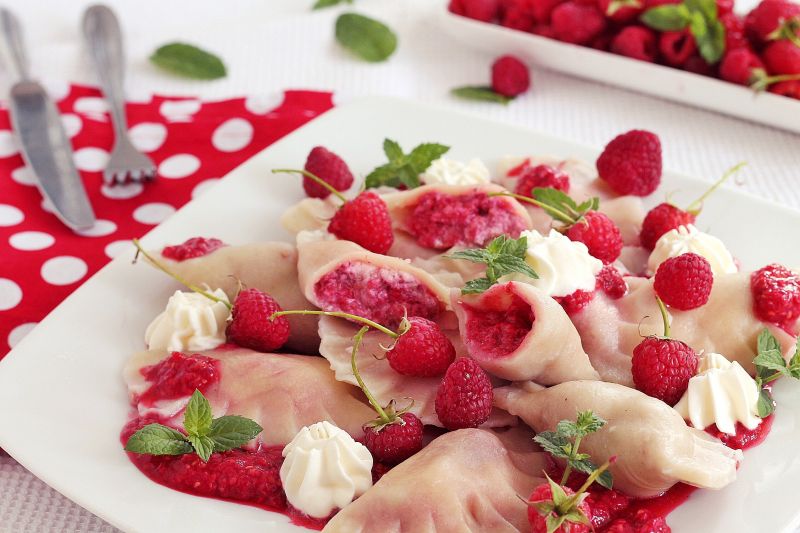 Malinowe pierogi z serem