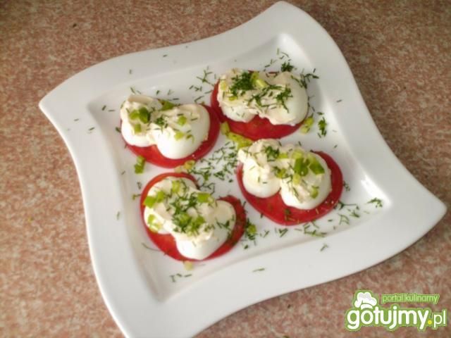 Malinowe pomidory z jajkami w majonezie Malinowe pomidory z jajkami w majonezie