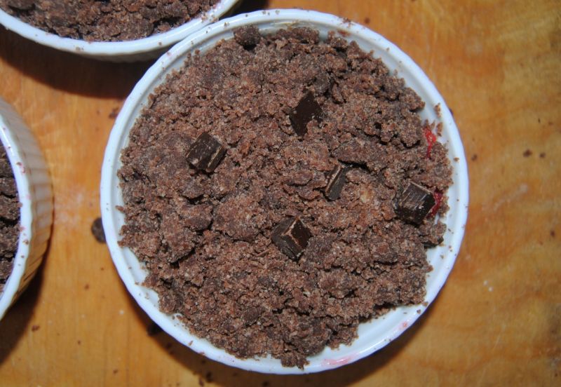 Malinowo -kakaowe crumble