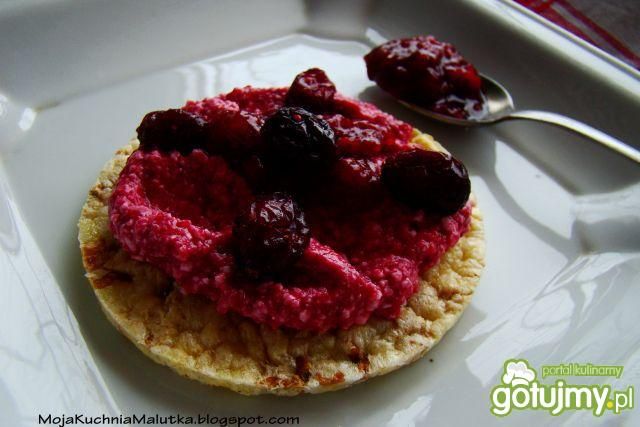 Malinowy serek z suszona żurawiną 