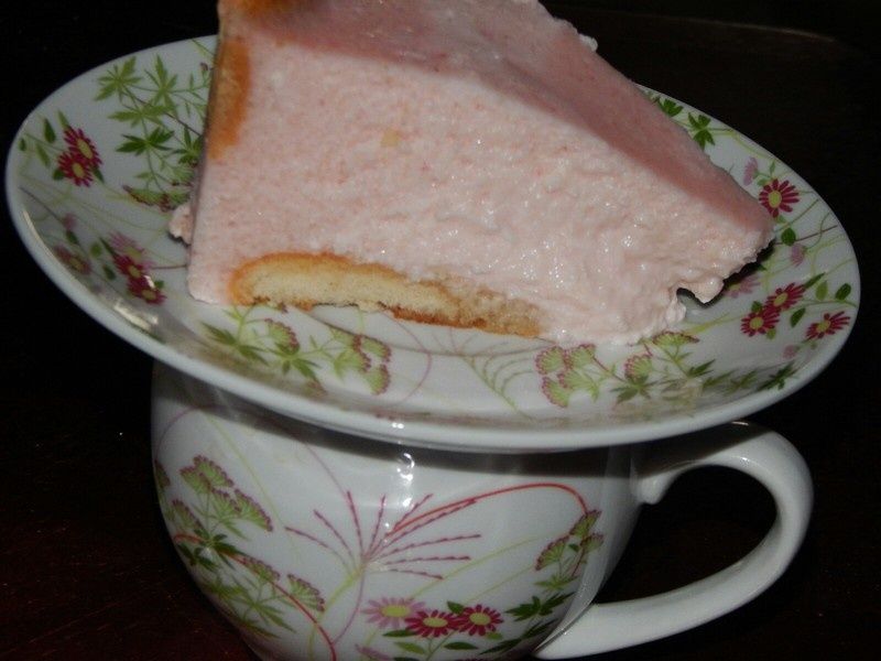 Malinowy sernik na białkach i maślance