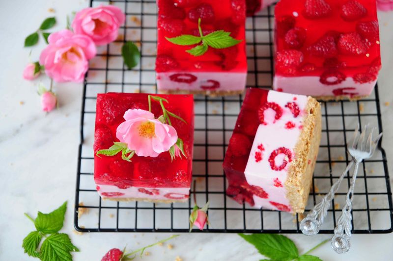 Malinowy torcik na zimno 