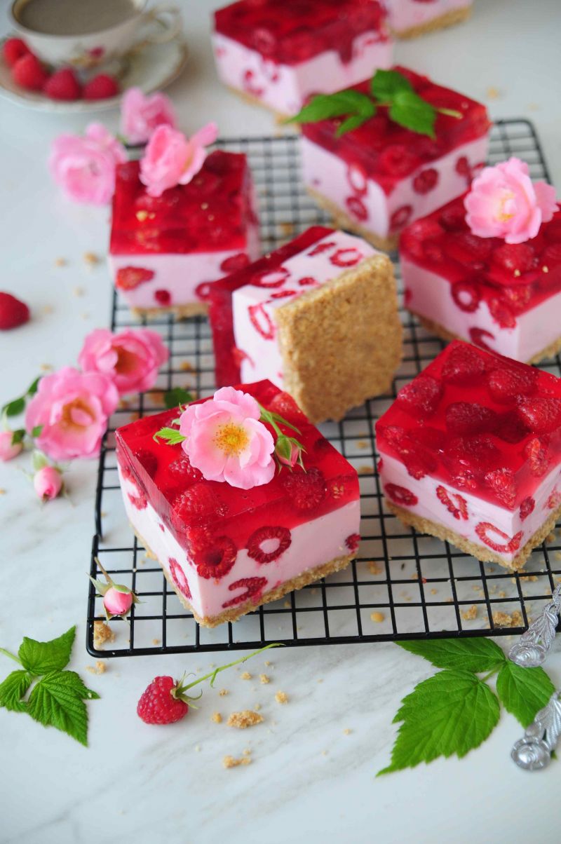 Malinowy torcik na zimno 